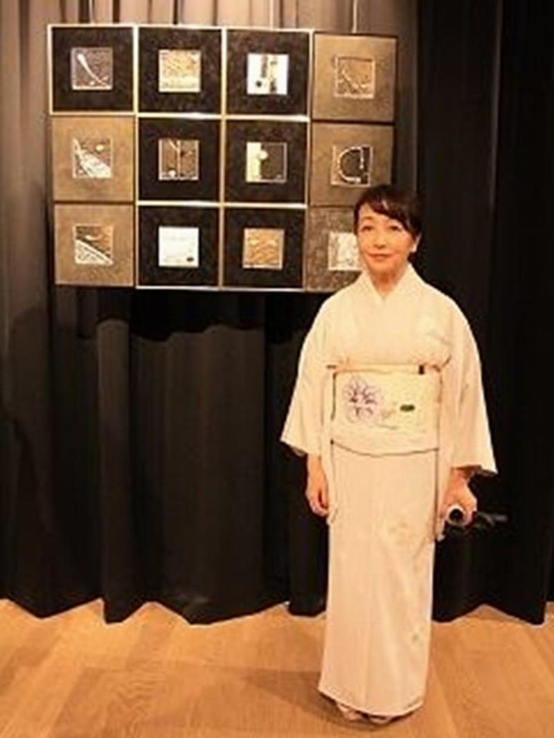 Œuvre d’art contemporain tableau sculpture bois, formes organiques, contraste lumière ombre